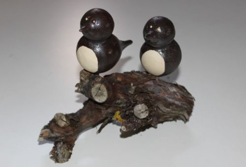 Schwalbe Ton Set auf Rebenwurzel